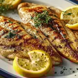 Tilapia a la parrilla con limón y hierbas.