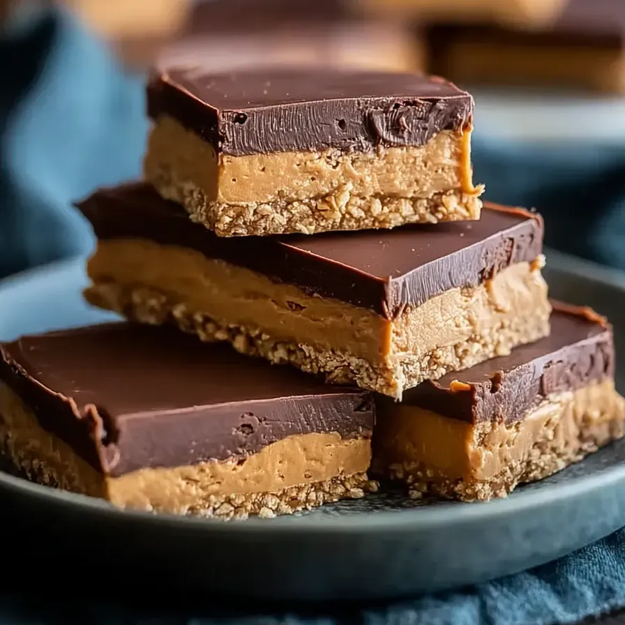 Unas barras apiladas de chocolate y cacahuate.